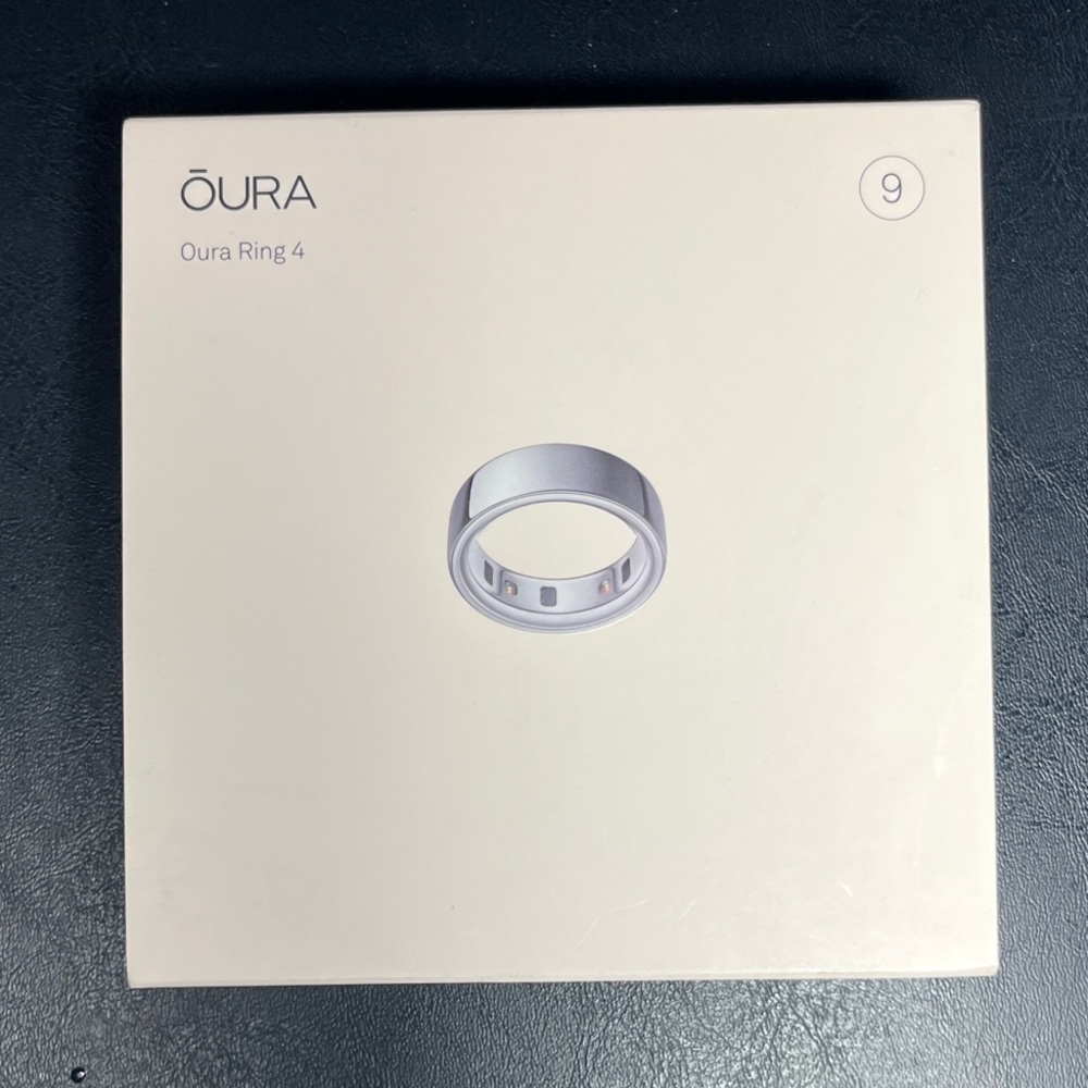 Unisex Oura Ring 4 in Shiny Silver